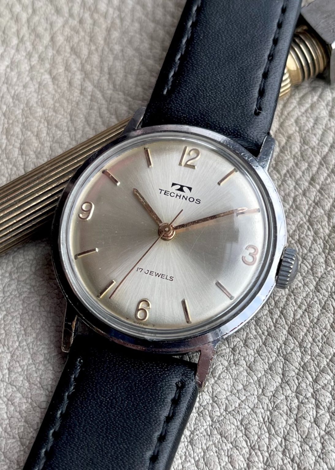 Technos Vintage Manual Winding Swiss Watch 34mm 17 Jewels 023-0420