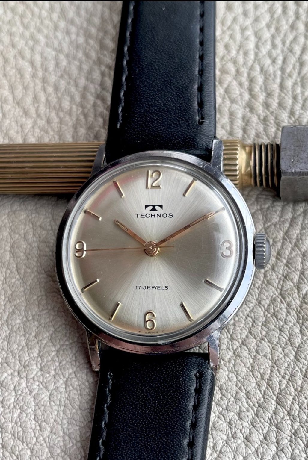 Technos Vintage Manual Winding Swiss Watch 34mm 17 Jewels 023-0420