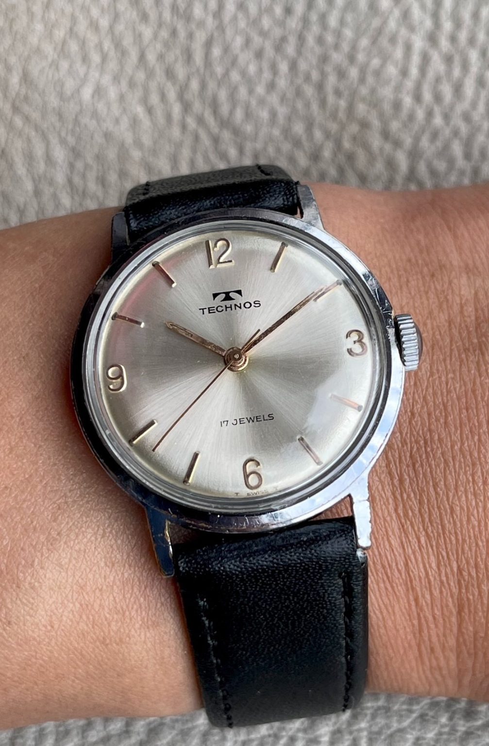 Technos Vintage Manual Winding Swiss Watch 34mm 17 Jewels 023-0420