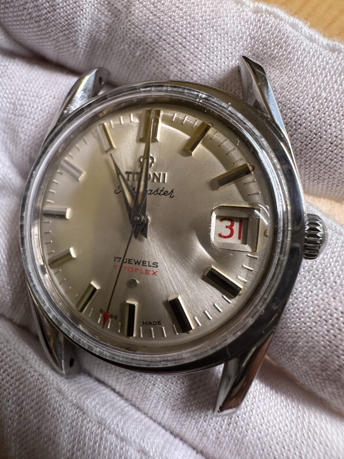 Titoni Vintage Manual-Winding Men's Swiss Watch 34mm 17 Jewels SKU.071-0400