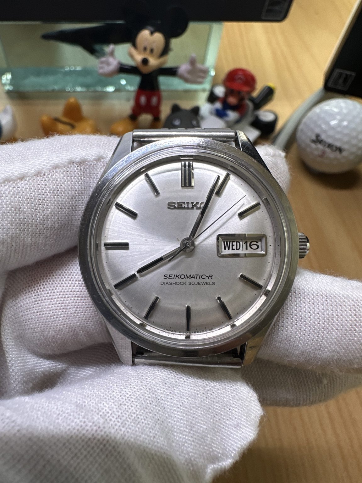 Seiko SEIKOMATIC-R DIASHOCK 30 Jewels Day Date Automatic Watch 35.5mm 201-0450