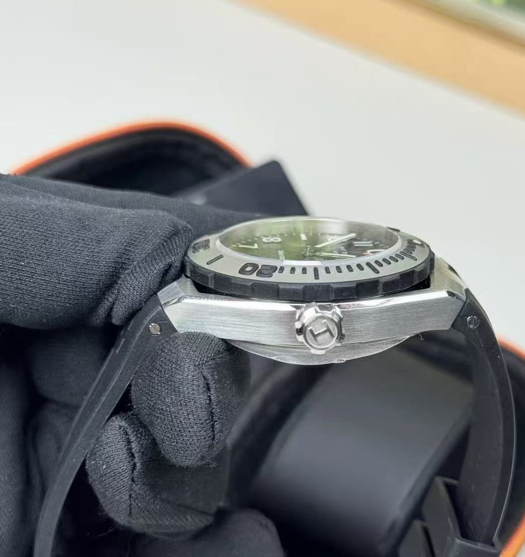 Hamilton Khaki Navy Sub Date Automatic Watch 2824-2 25 Jewels 42MM 339-2800