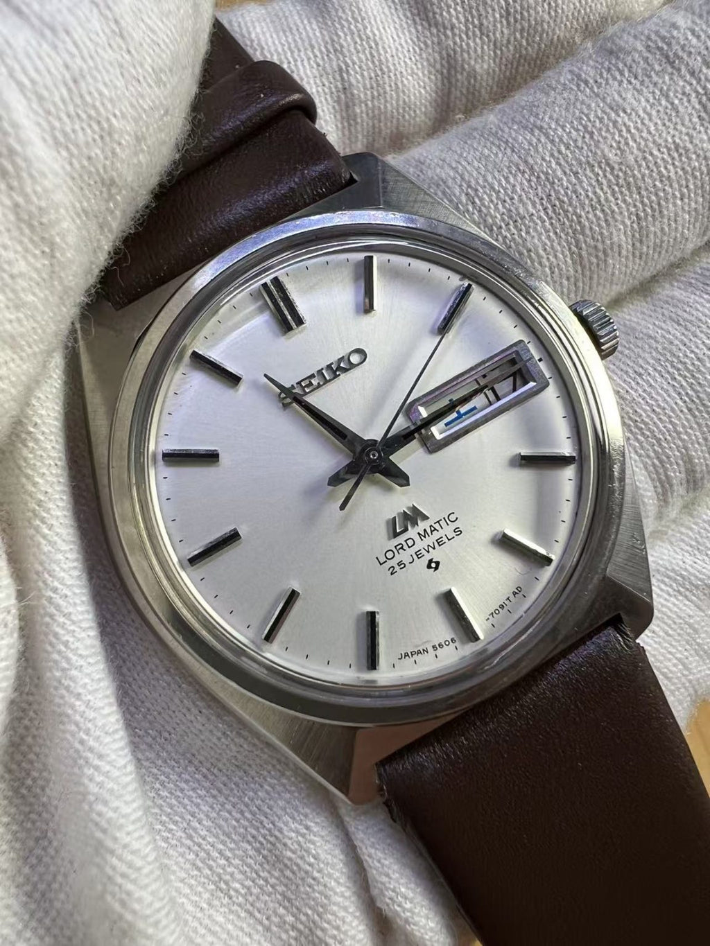 Seiko Lord Matic LM Day Date Automatic Watch 5606 25 Jewels 36MM 303-0400