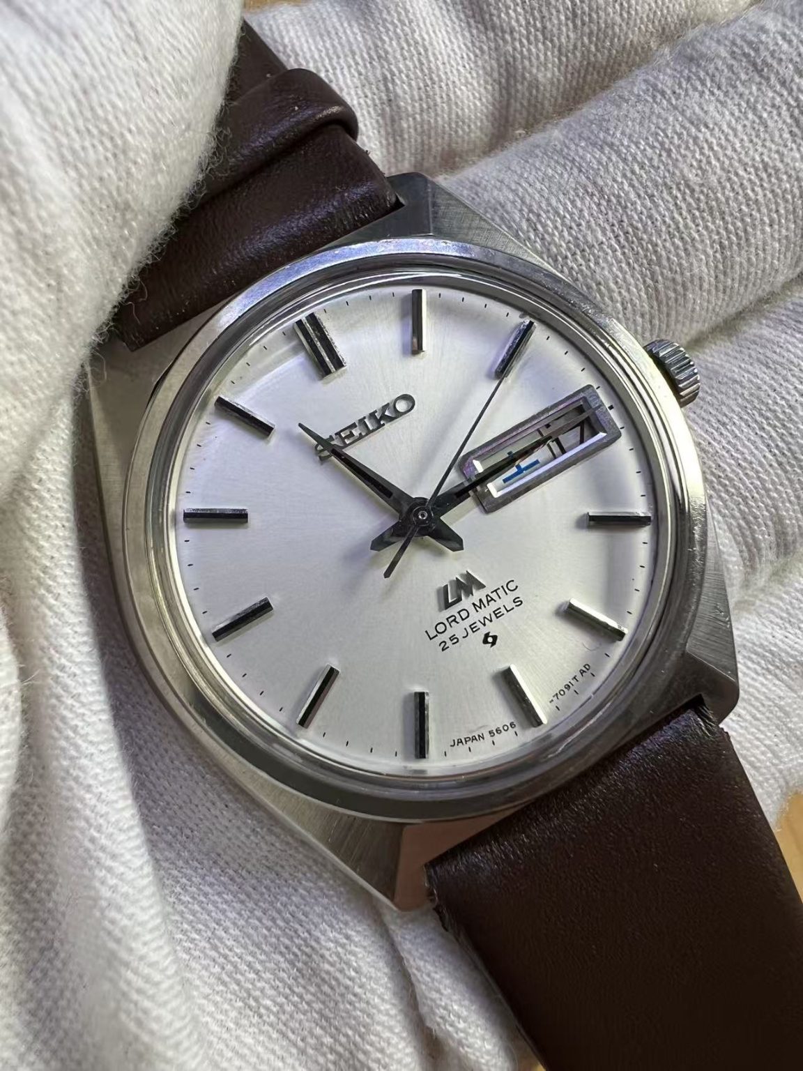 Seiko Lord Matic LM Day Date Automatic Watch 5606 25 Jewels 36MM 303-0400