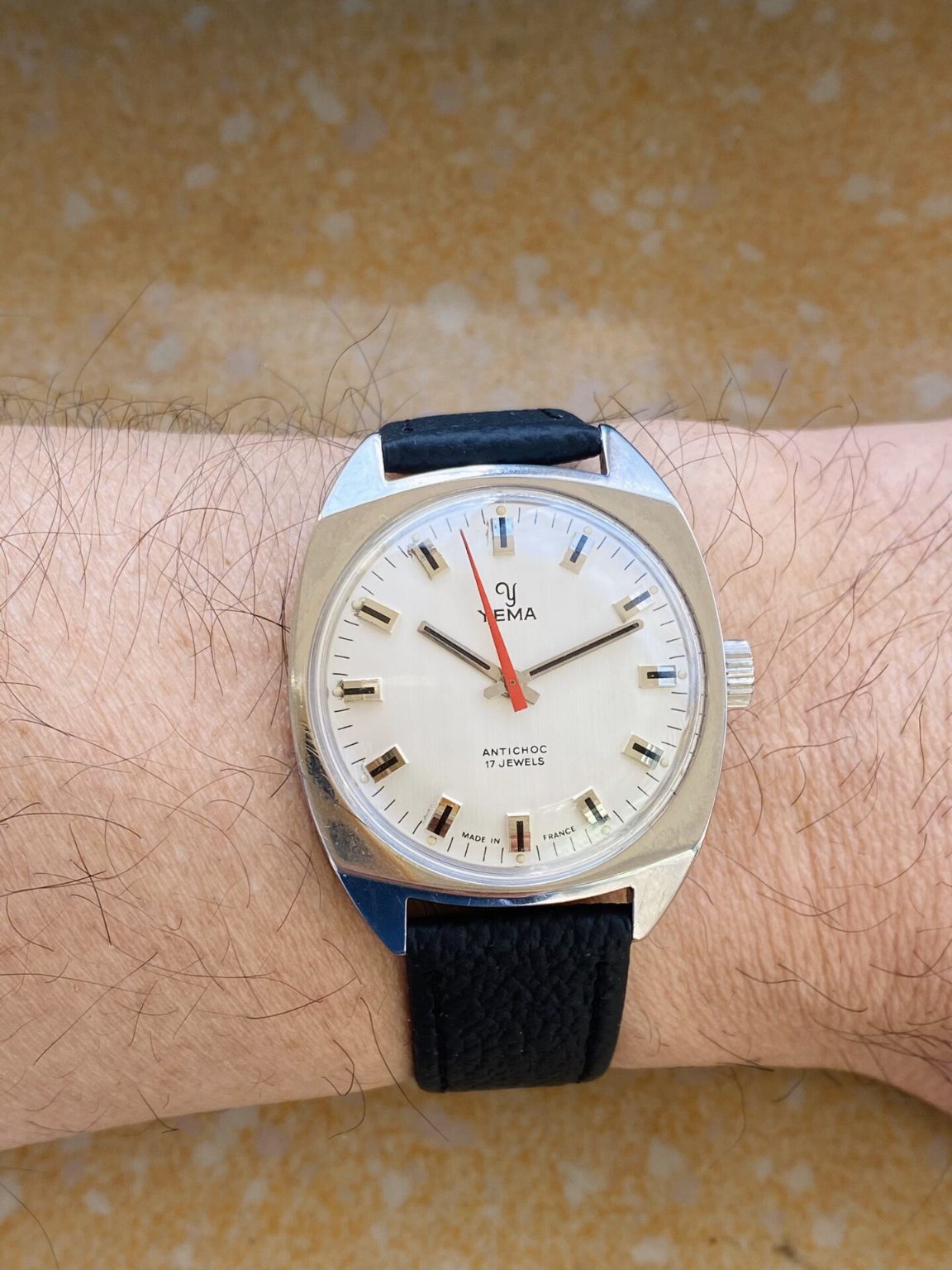 YEMA Vintage Manual-Winding Mens' French Watch 35mm 17 Jewels 375-210