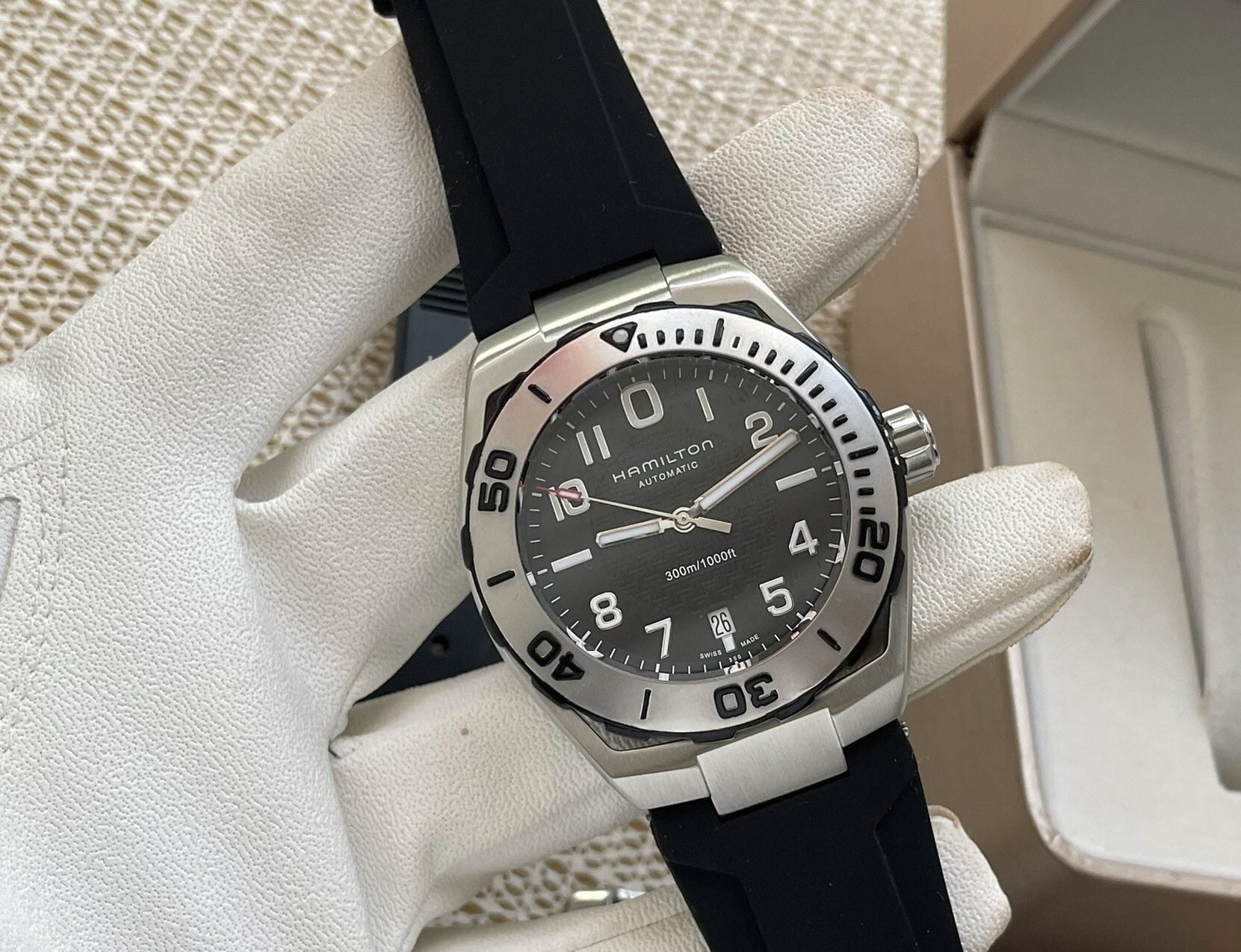 Hamilton Khaki Navy Sub Date Automatic Watch 2824-2 25 Jewels 42MM 391-1400