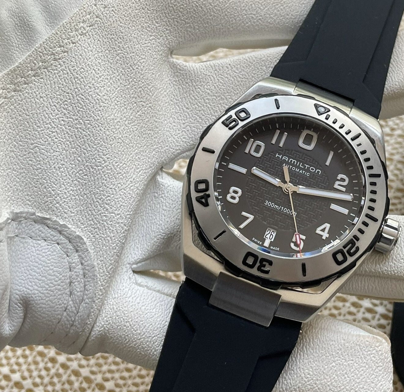 Hamilton Khaki Navy Sub Date Automatic Watch 2824-2 25 Jewels 42MM 391-1400