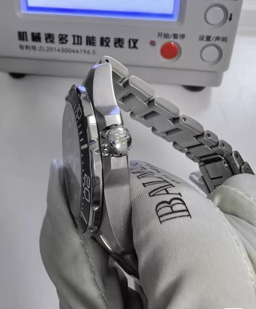 Swiss Made Mens Certina DS Action Automatic Diver Watch 43mm 390-2000 Fullset