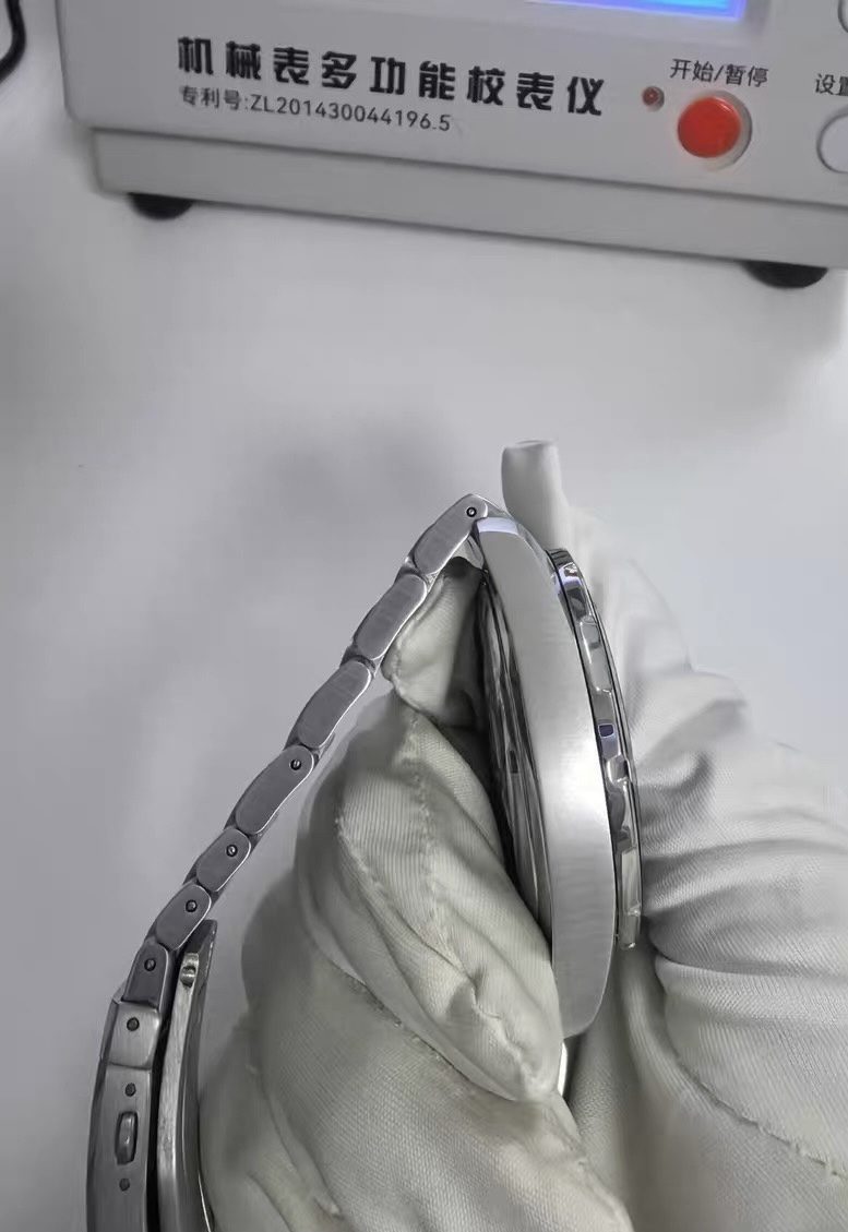 Swiss Made Mens Certina DS Action Automatic Diver Watch 43mm 390-2000 Fullset