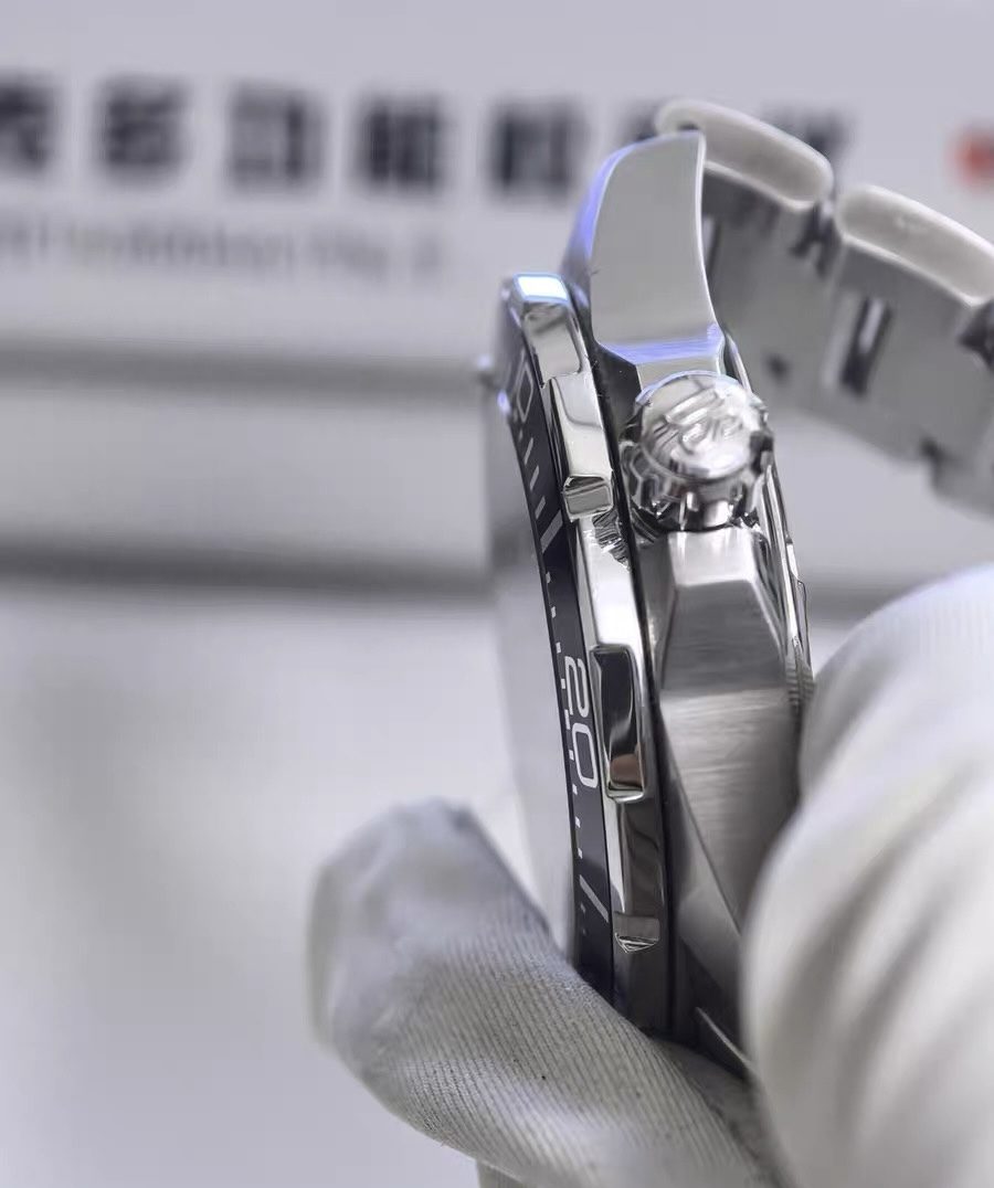 Swiss Made Mens Certina DS Action Automatic Diver Watch 43mm 399-2000 Fullset