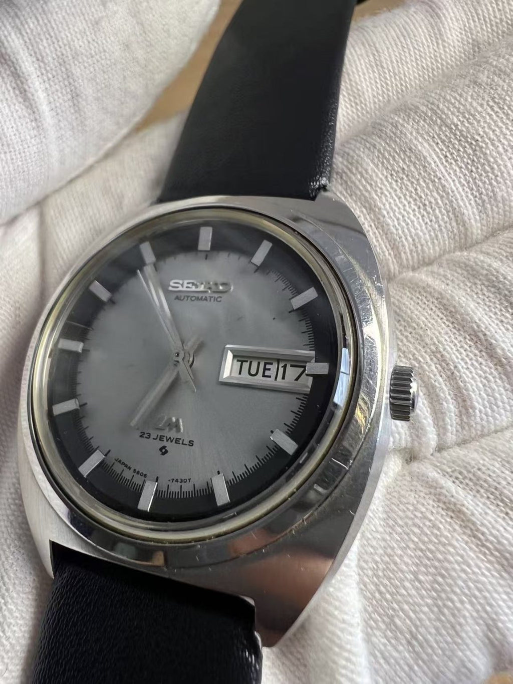 Seiko Lord Matic LM Day Date Automatic Watch 5606A 23 Jewels 37MM 336-0520