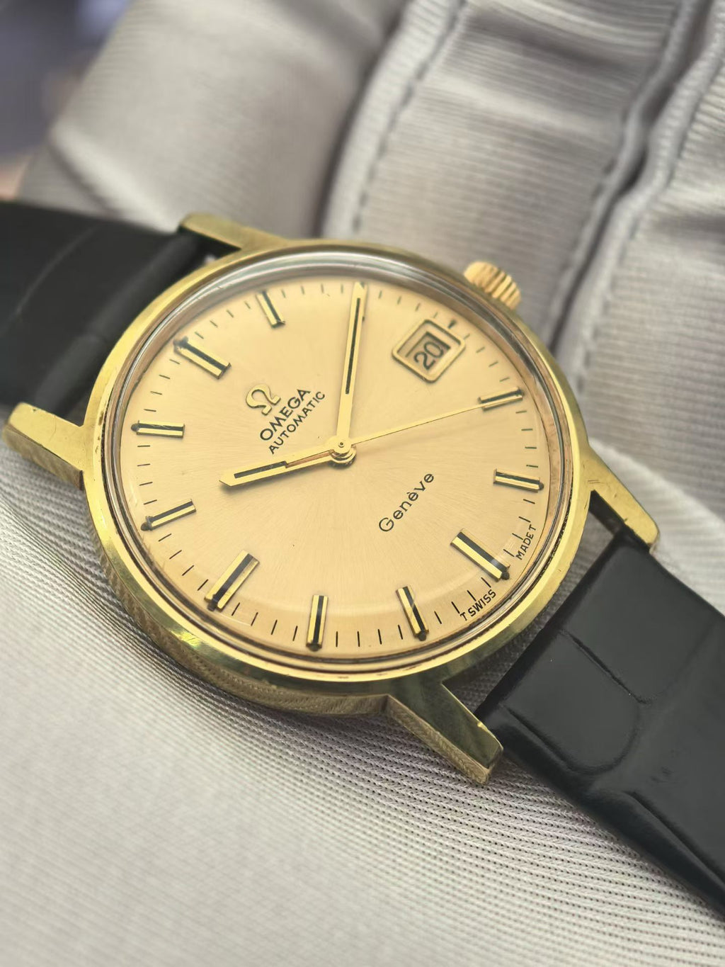 Omega Geneve Automatic Watch Cal. 565 Date Gold Plated 34.5mm Gold Dial Vintage Swiss 584-4000