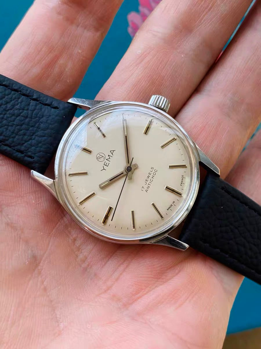 French Made Yema Manual Wind Watch Time 17 Jewels 34mm 1970s 577-0170