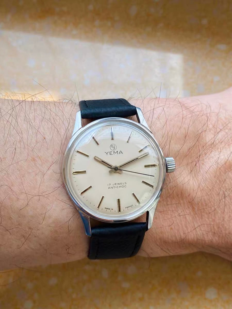 French Made Yema Manual Wind Watch Time 17 Jewels 34mm 1970s 577-0170