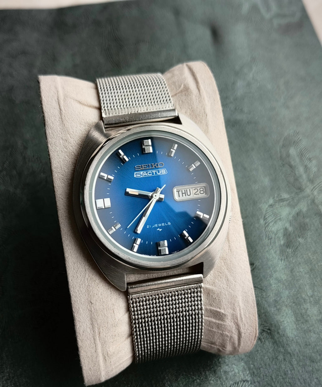 Seiko 5 Actus 7019 Automatic Watch Day Date Tanzanite Blue Gradient Dial 37x40.5mm Magic Lever Vintage 571-0600
