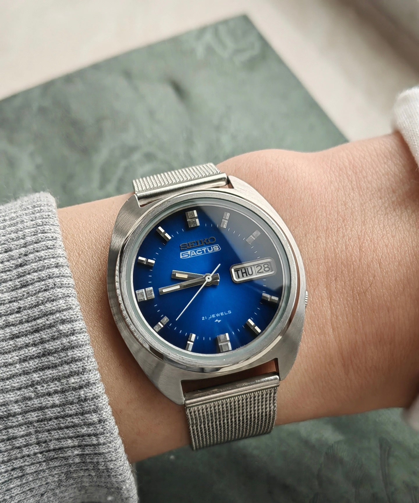 Seiko 5 Actus 7019 Automatic Watch Day Date Tanzanite Blue Gradient Dial 37x40.5mm Magic Lever Vintage 571-0600