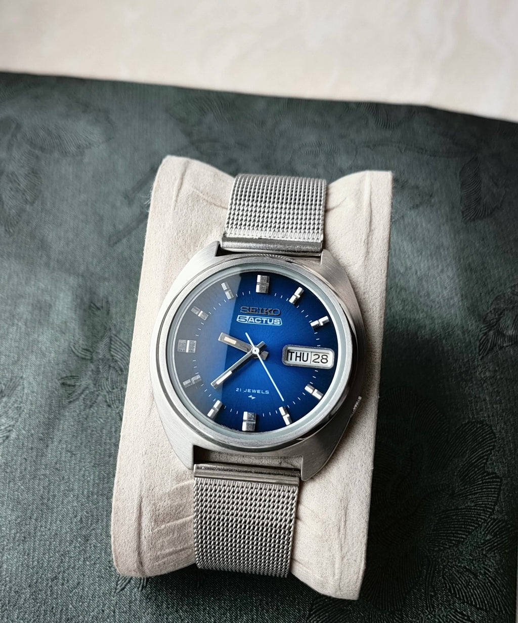 Seiko 5 Actus 7019 Automatic Watch Day Date Tanzanite Blue Gradient Dial 37x40.5mm Magic Lever Vintage 571-0600