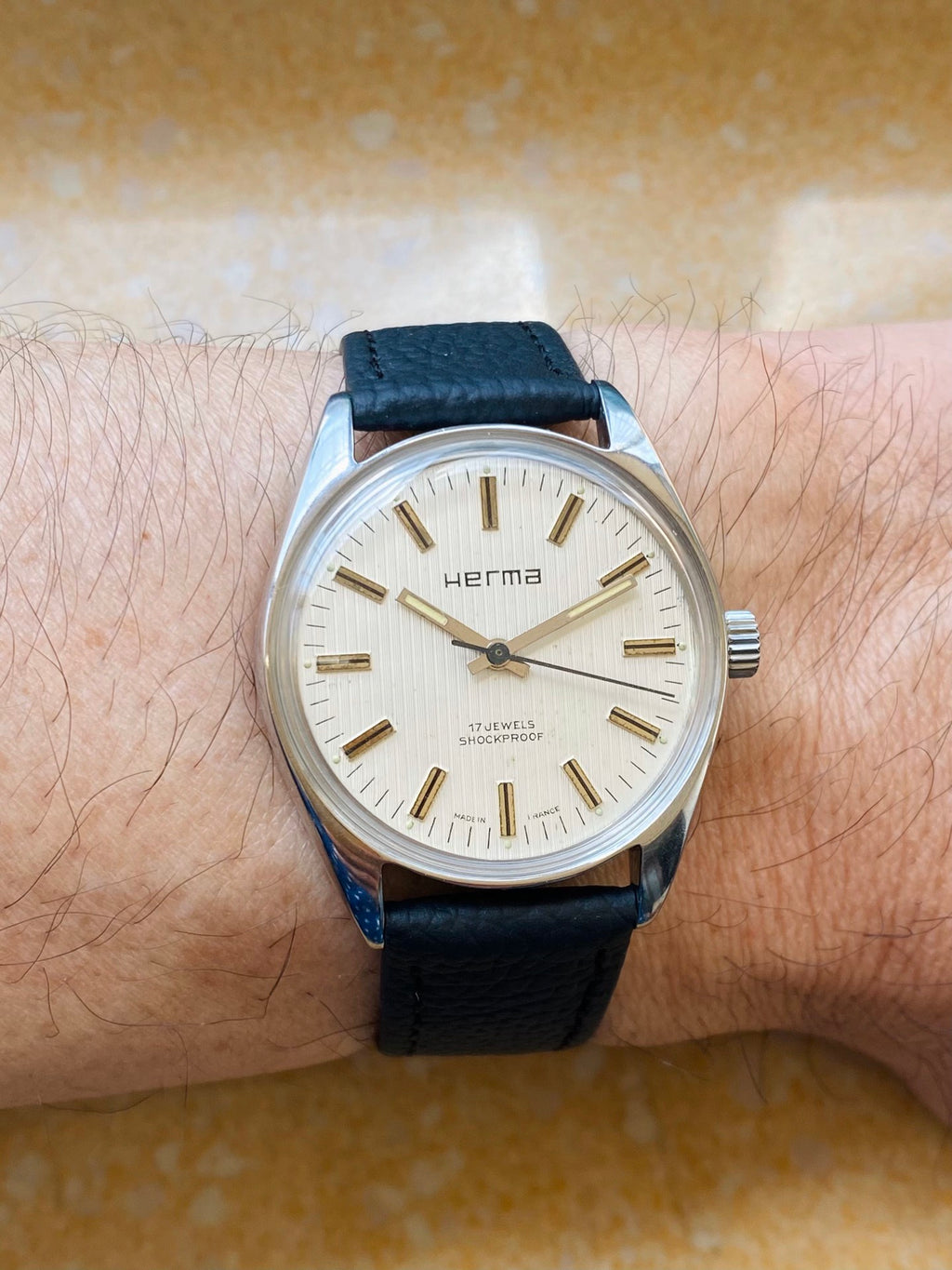 Vintage French Made Herma Shockproof Manual Wind Men's Watch 17 Jewels 34mm 1970s 586-0168