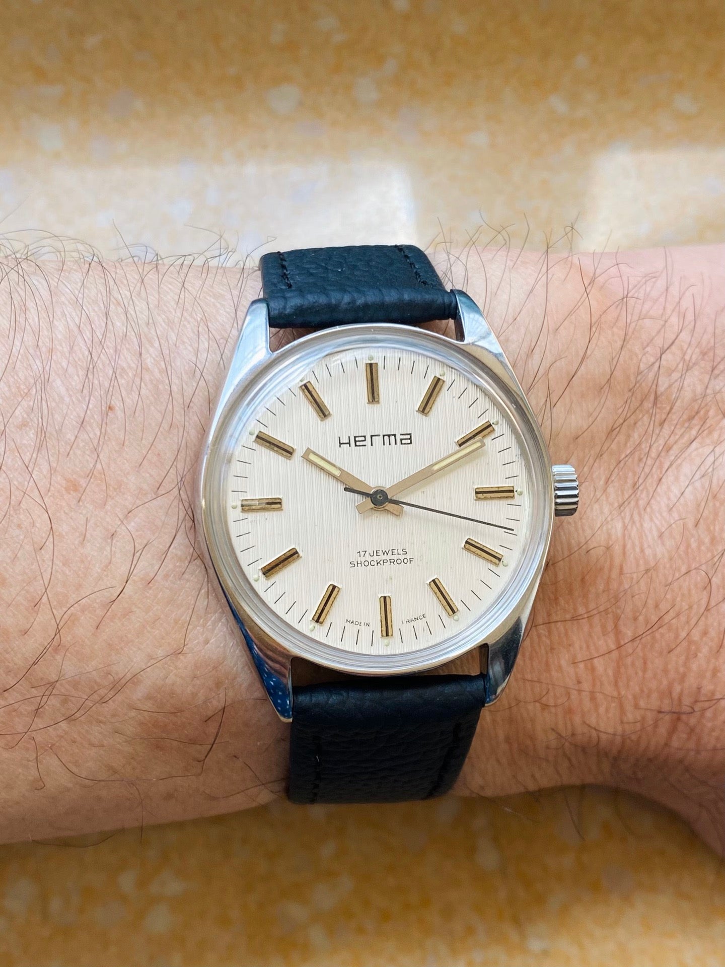 Vintage French Made Herma Shockproof Manual Wind Men's Watch 17 Jewels 34mm 1970s 586-0168