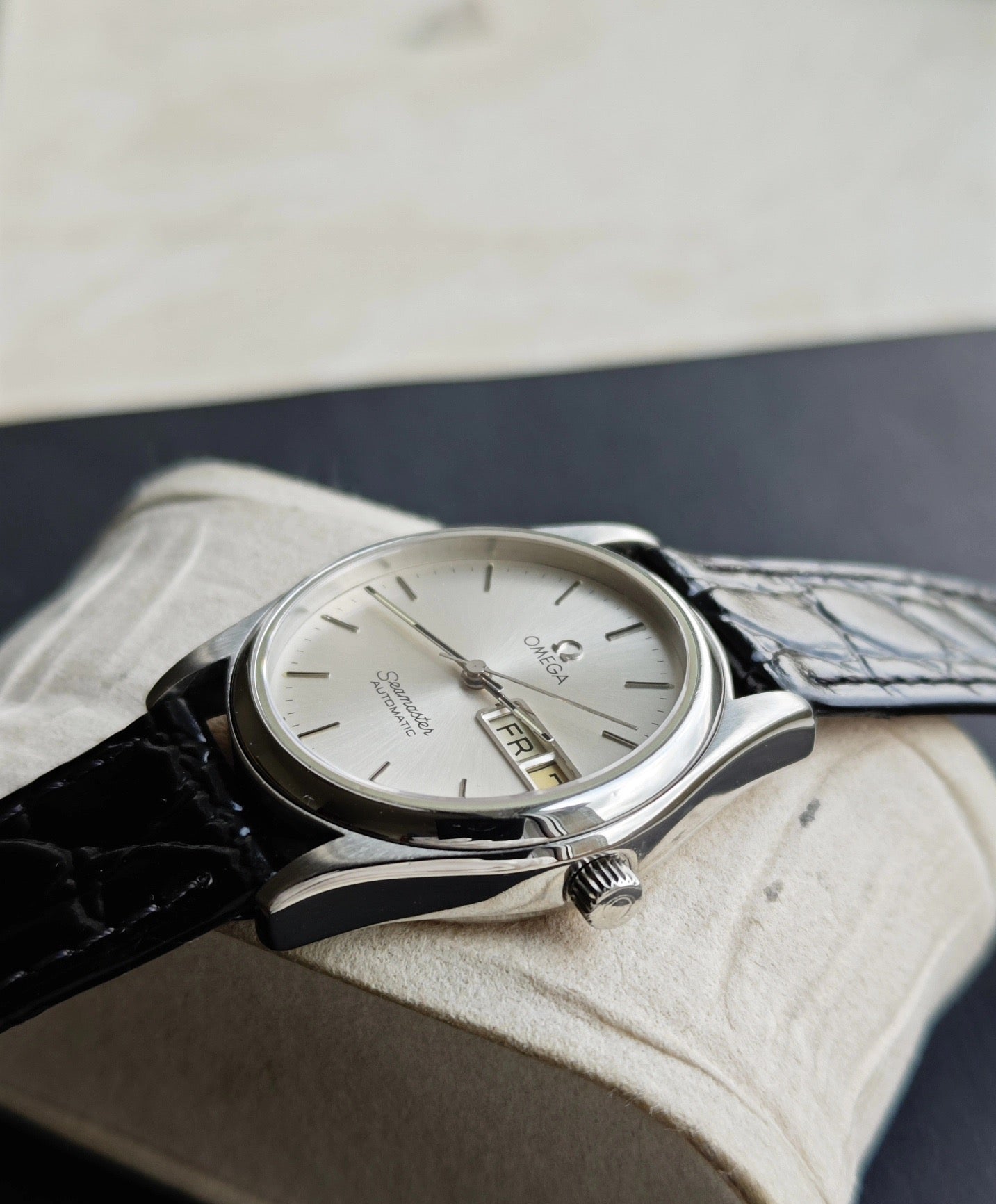Omega Seamaster Automatic Watch Cal. 1020 Date 34mm Silver Sunburst Dial Sapphire Crystal Vintage 574-2650