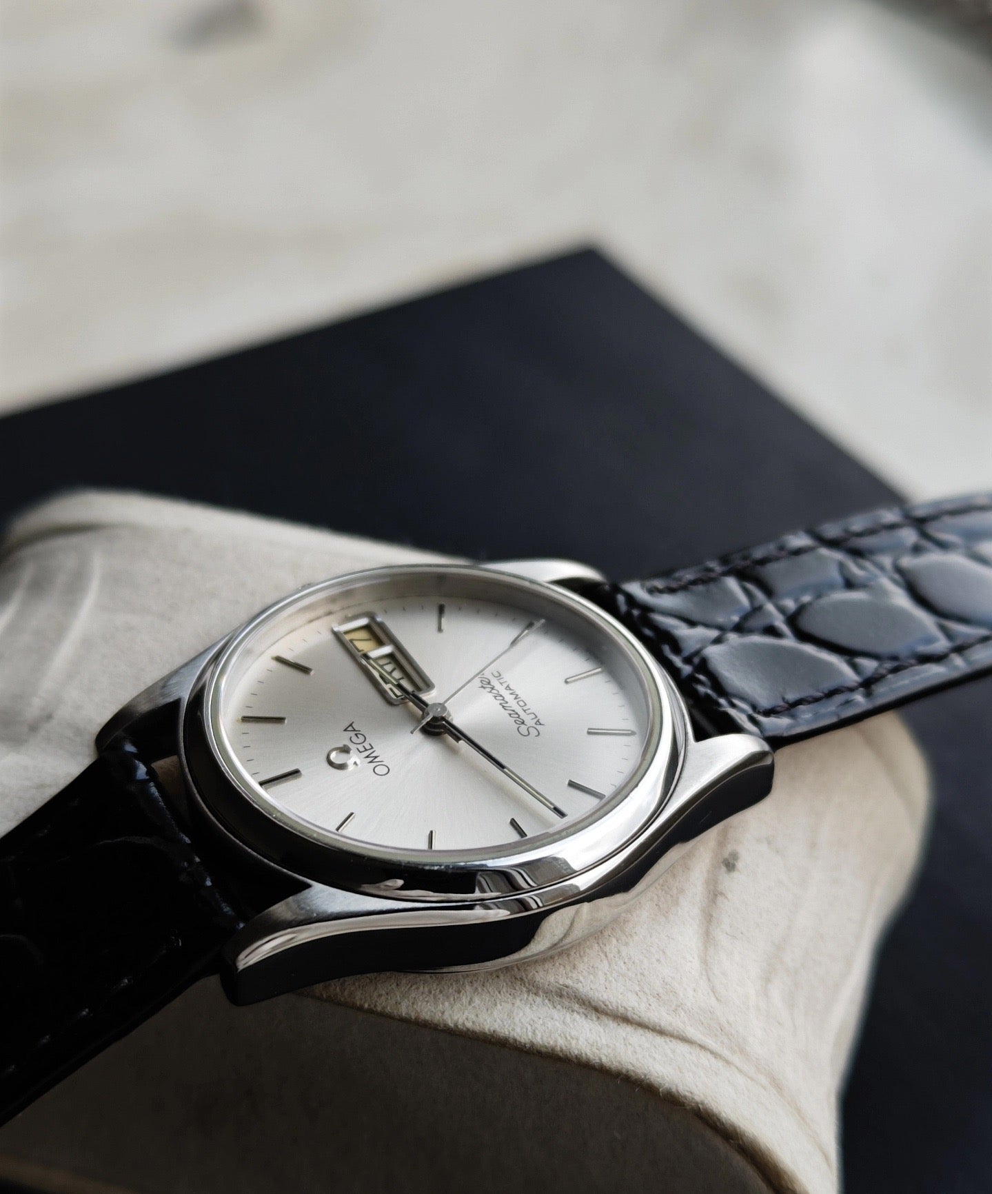 Omega Seamaster Automatic Watch Cal. 1020 Date 34mm Silver Sunburst Dial Sapphire Crystal Vintage 574-2650