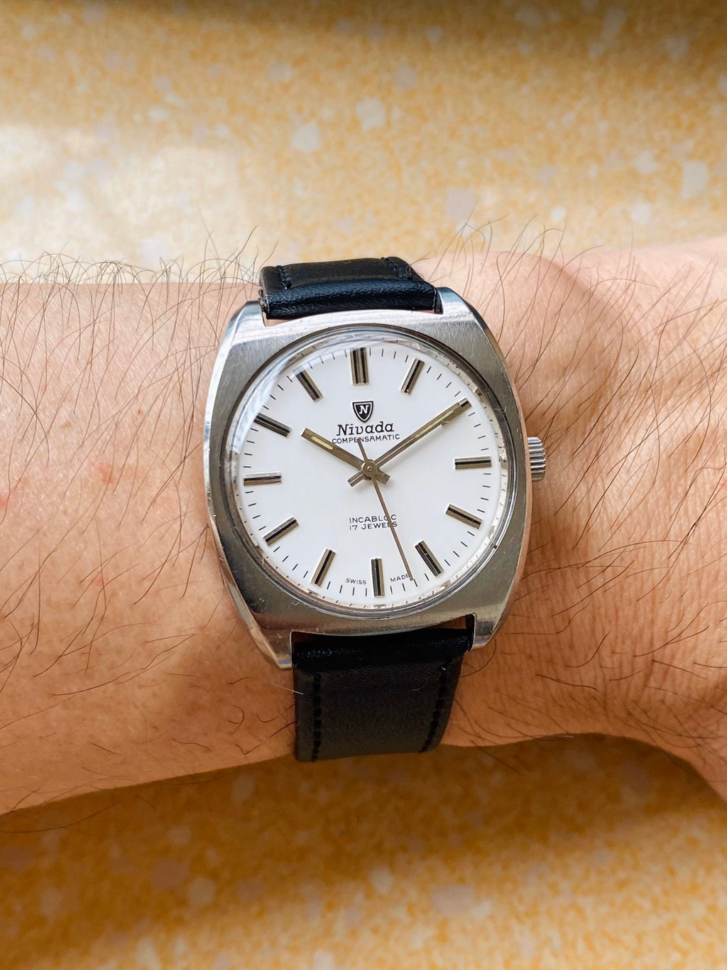 Swiss Vintage Nivada Incabloc Manual Wind Men's Watch ETA 2750 17 Jewels 35mm 1970s 598-0178