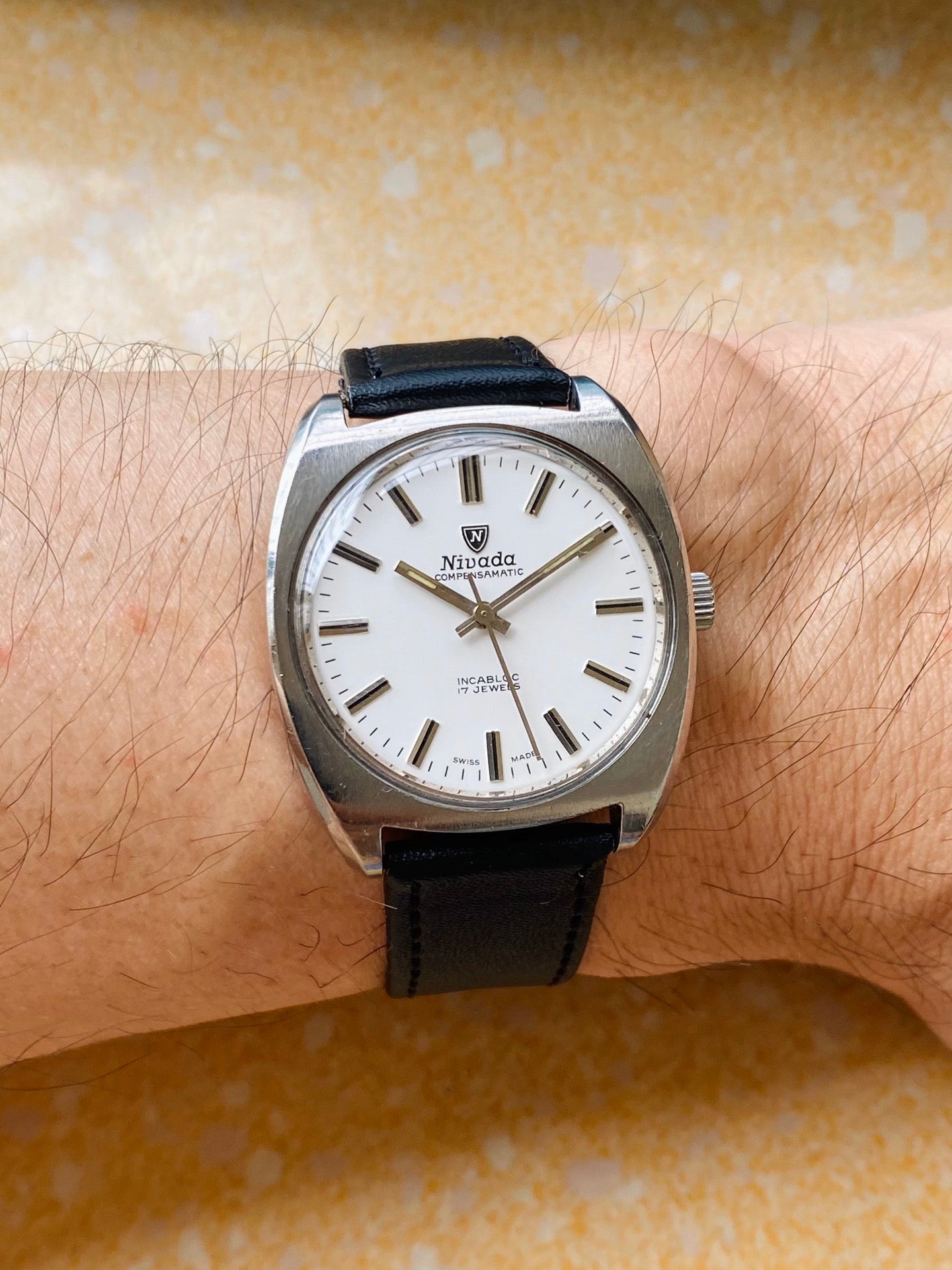 Swiss Vintage Nivada Incabloc Manual Wind Men's Watch ETA 2750 17 Jewels 35mm 1970s 598-0178