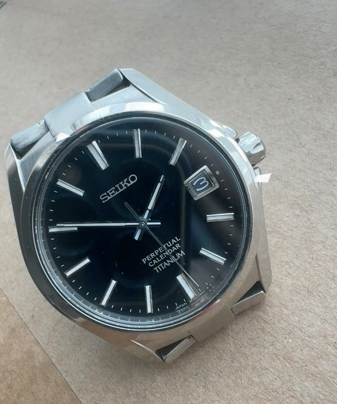 Seiko 8F32-0400 Vintage Men's Quartz Watch Titanium Perpetual Calendar 200m 626-0420