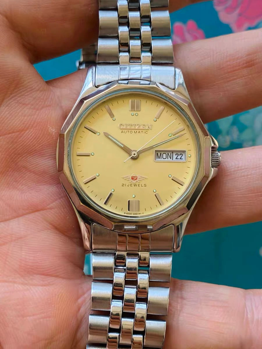 Citizen Automatic Vintage Men's Watch 21 Jewels 8200 Movement 34.7mm Day Date Gold Rotor Exhibition Back 622-0158