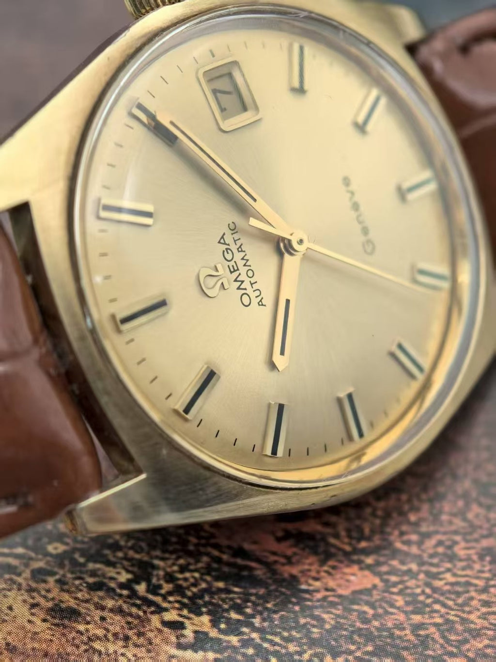 Omega Swiss Genève Automatic Watch Cal. 565 Date Vintage 35mm Classic Dress Watch 570-3800