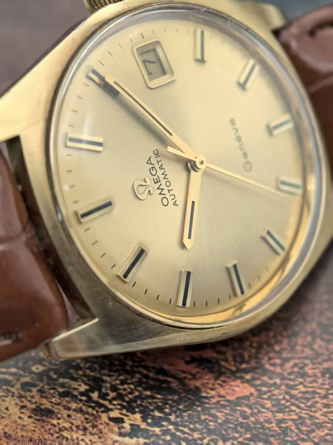 Omega Swiss Genève Automatic Watch Cal. 565 Date Vintage 35mm Classic Dress Watch 570-3800