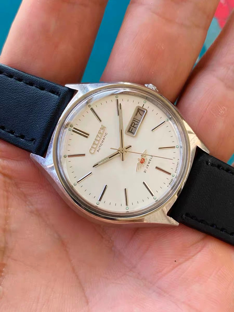Citizen Mens' Vintage Automatic Watch 8200 21 Jewels 36mm Day Date 1980s 630-0148