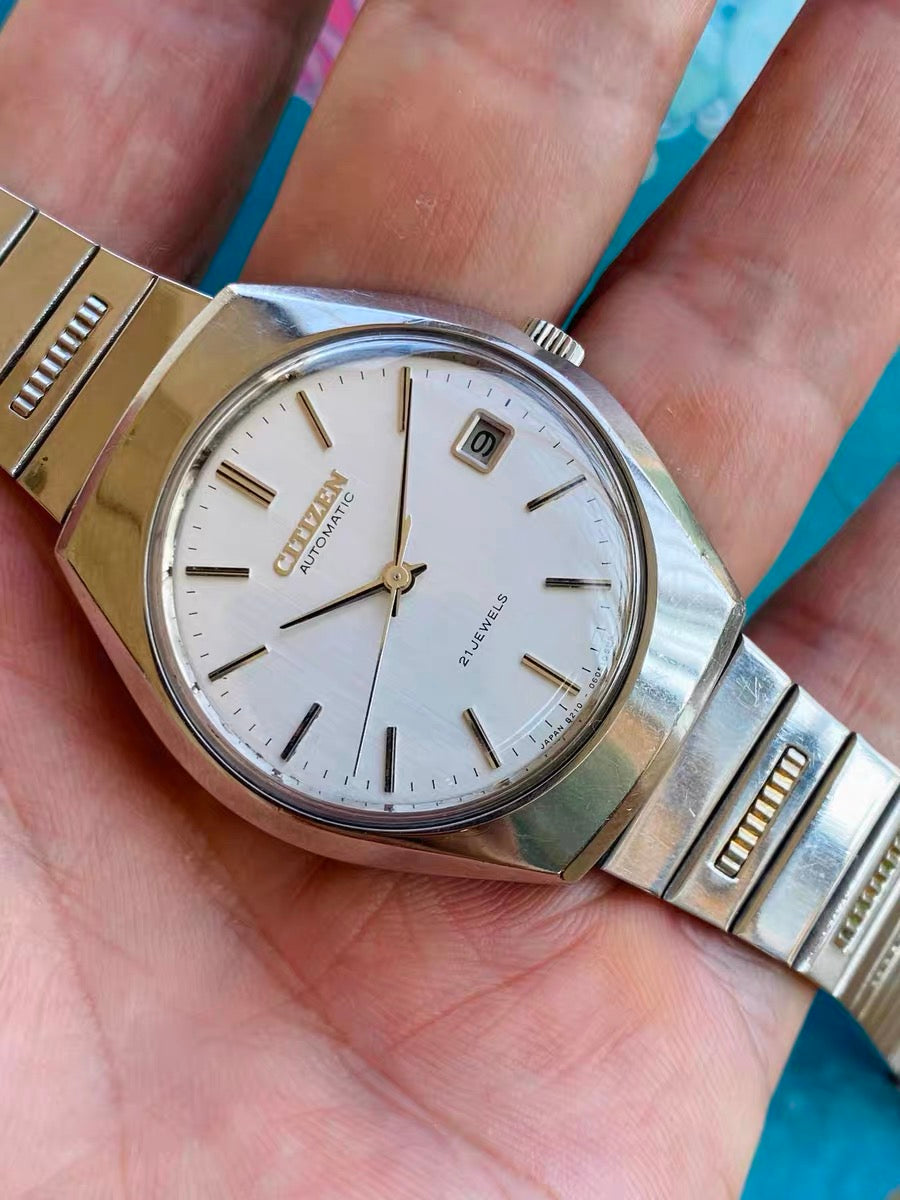 Citizen Vintage Automatic Watch 8210 Date 21 Jewels 36x41mm 1980s Large C-Shape 631-0170