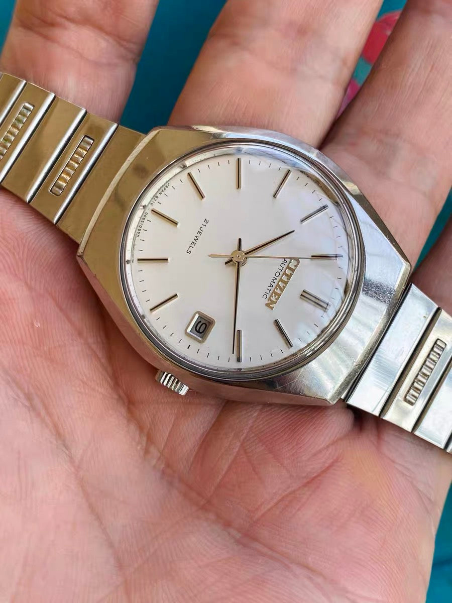 Citizen Vintage Automatic Watch 8210 Date 21 Jewels 36x41mm 1980s Large C-Shape 631-0170