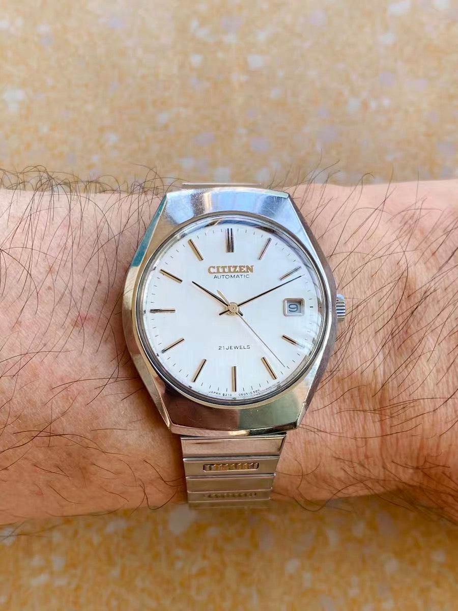 Citizen Vintage Automatic Watch 8210 Date 21 Jewels 36x41mm 1980s Large C-Shape 631-0170
