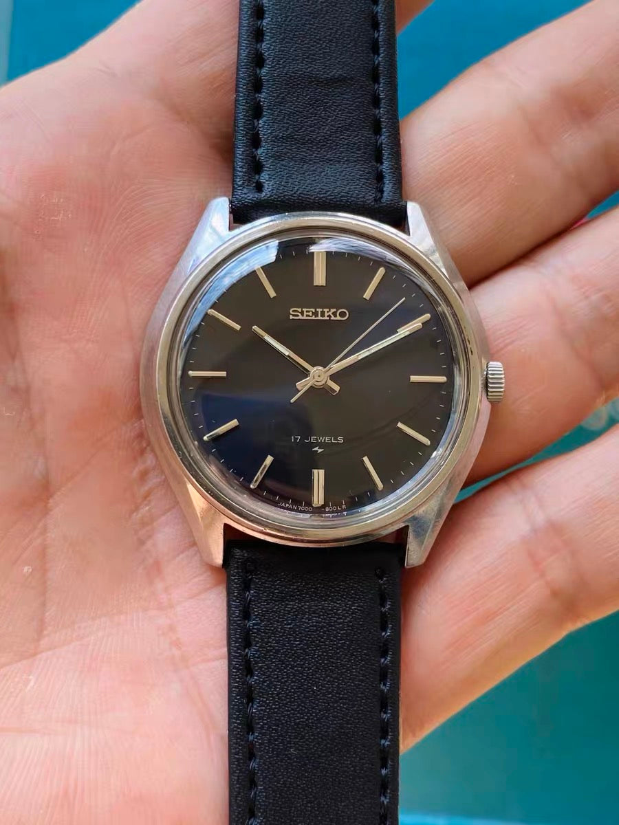 Seiko Vintage Manual Wind Watch 37mm 17 Jewels 1970s Deep Blue Dial 637-0200