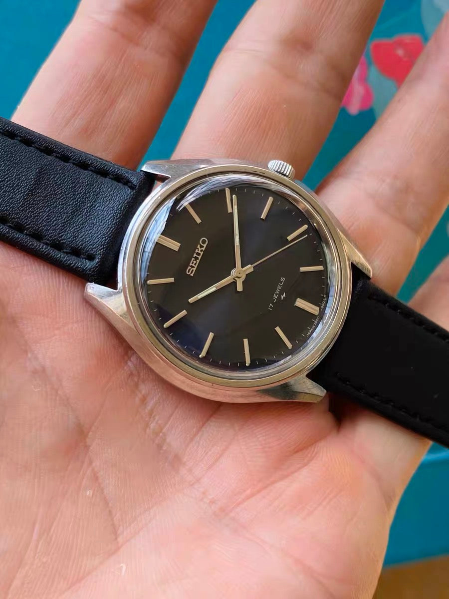Seiko Vintage Manual Wind Watch 37mm 17 Jewels 1970s Deep Blue Dial 637-0200
