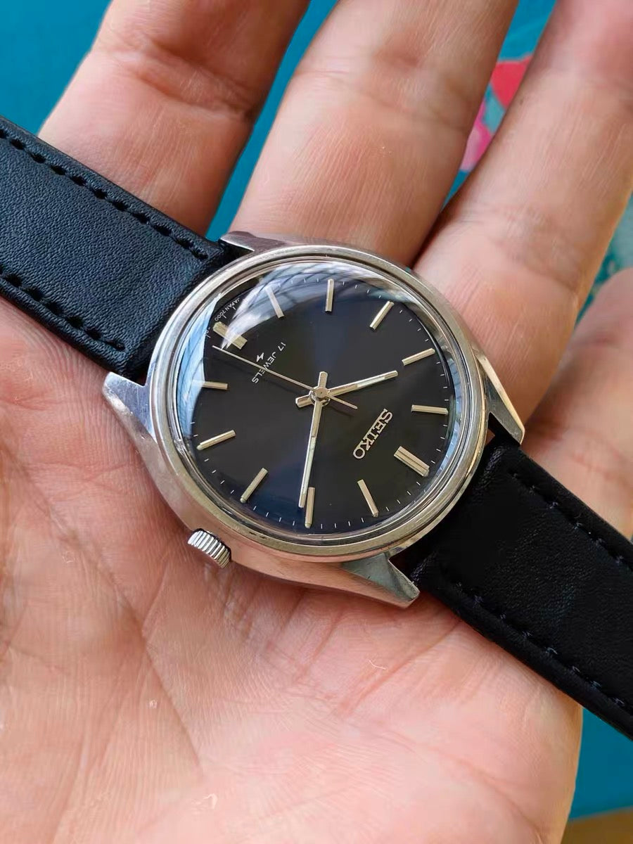 Seiko Vintage Manual Wind Watch 37mm 17 Jewels 1970s Deep Blue Dial 637-0200