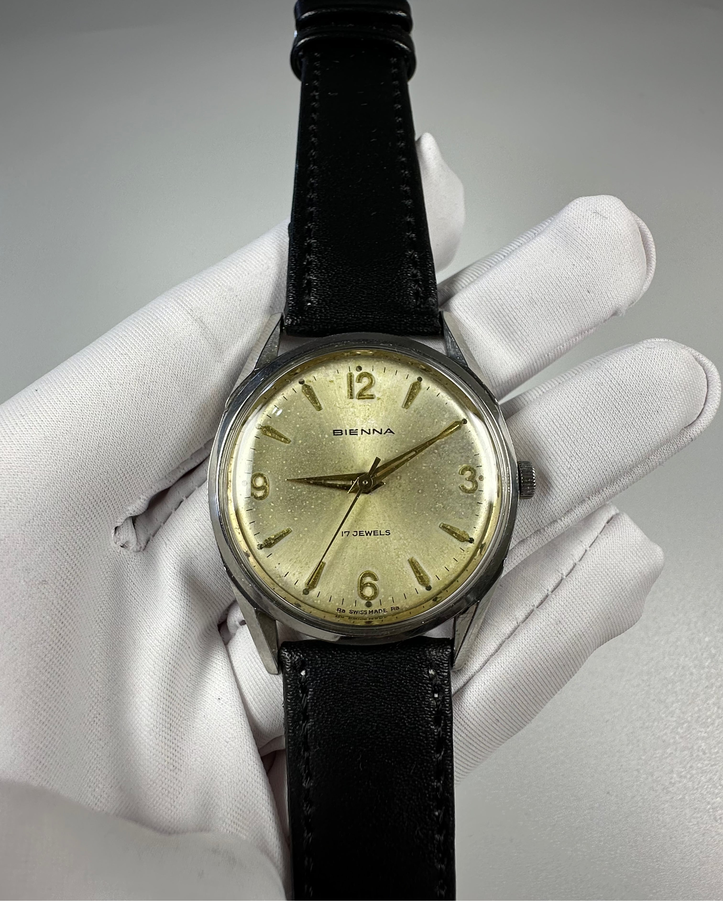 Swiss Bienna Manual Wind Vintage Men's Watch Cal. 6300 17 Jewels 34.4mm 1950s 597-0190