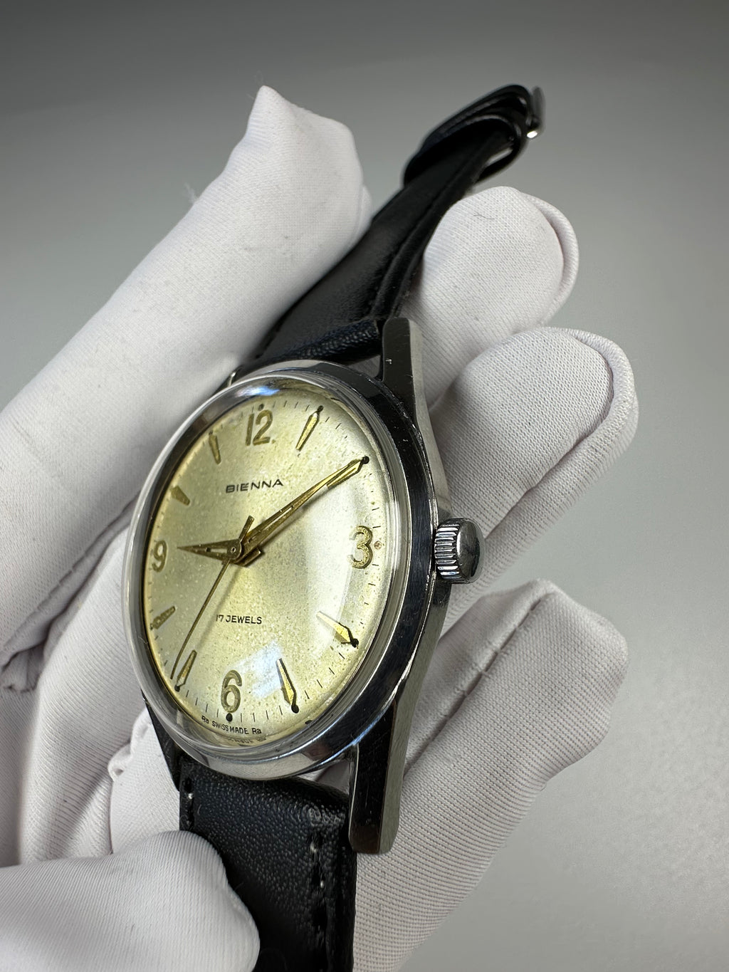 Swiss Bienna Manual Wind Vintage Men's Watch Cal. 6300 17 Jewels 34.4mm 1950s 597-0190
