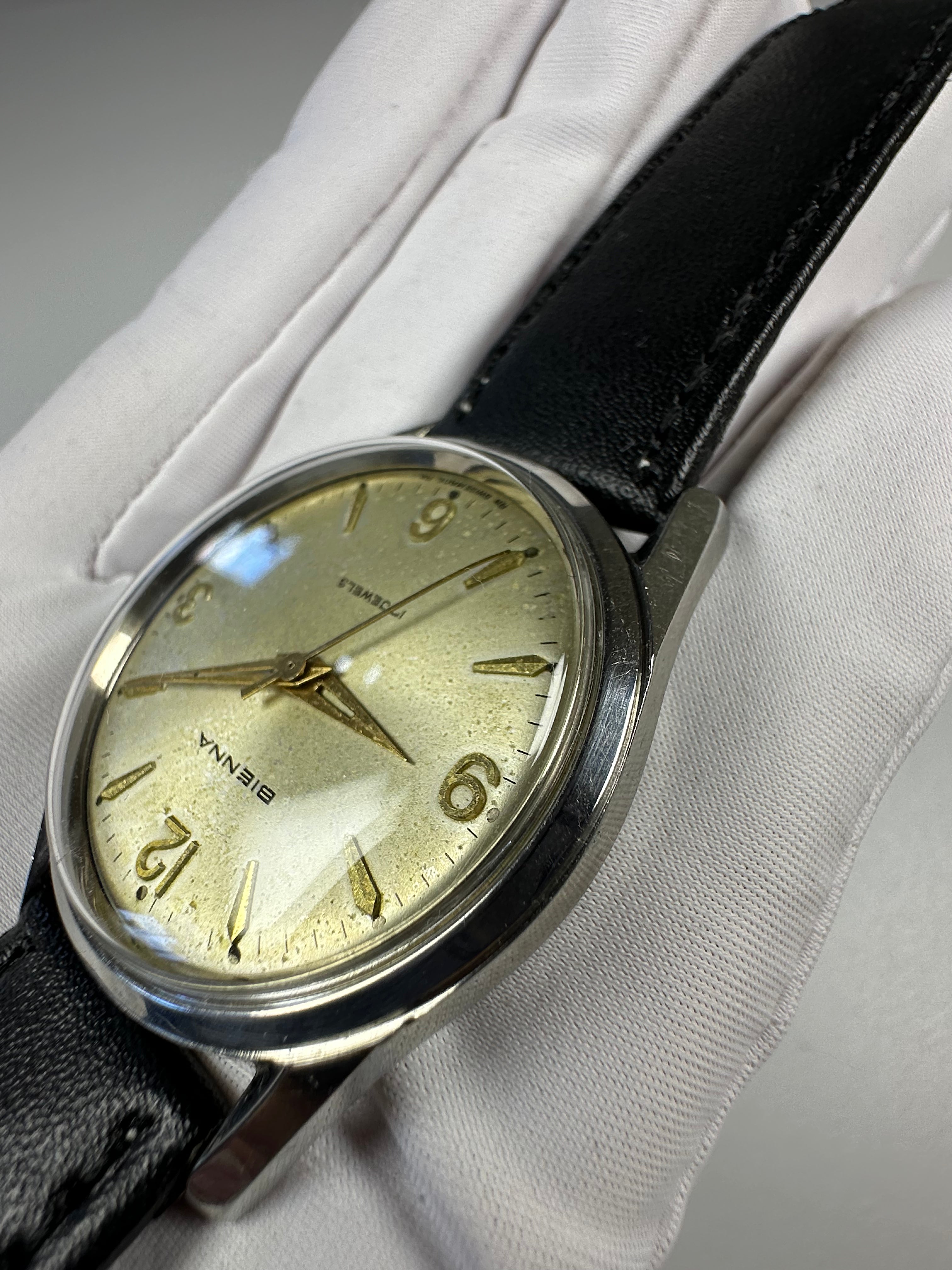 Swiss Bienna Manual Wind Vintage Men's Watch Cal. 6300 17 Jewels 34.4mm 1950s 597-0190