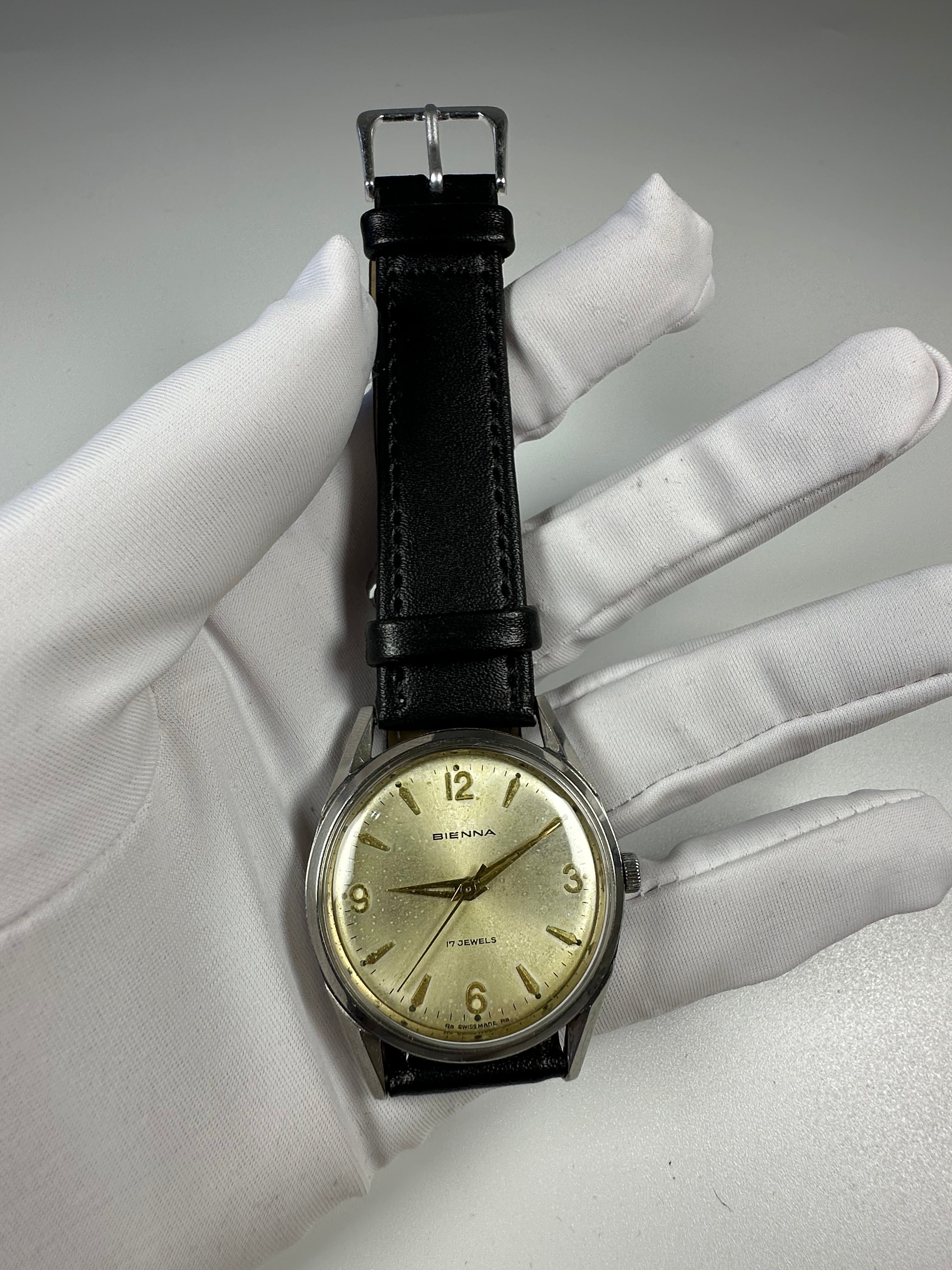 Swiss Bienna Manual Wind Vintage Men's Watch Cal. 6300 17 Jewels 34.4mm 1950s 597-0190