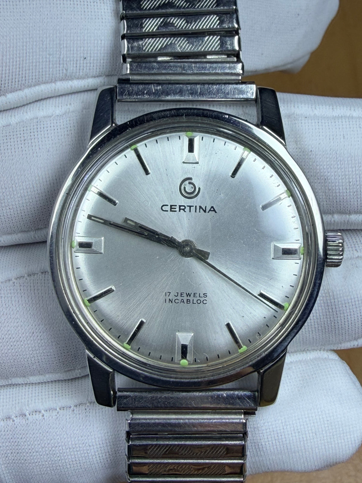 Swiss Certina Vintage Manual Wind Watch 25-66 Movement 523-0200