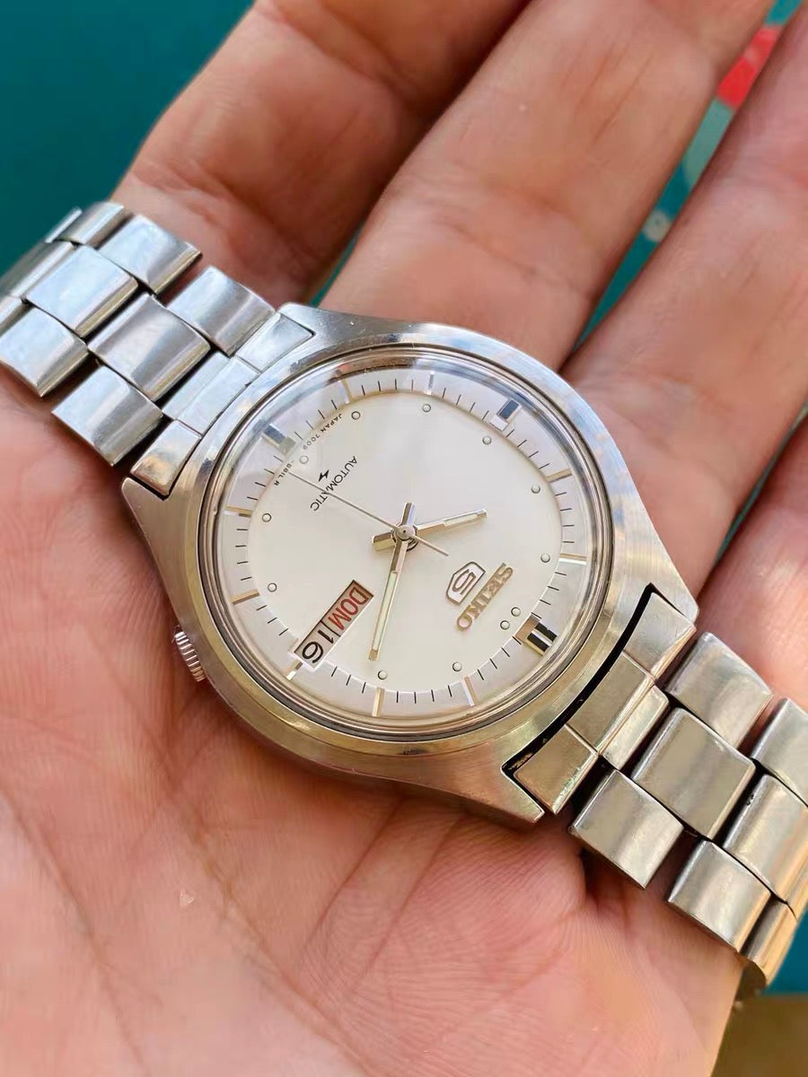 Seiko Number 5 Day Date Automatic Watch 7009 17 Jewels 37MM 437-0218
