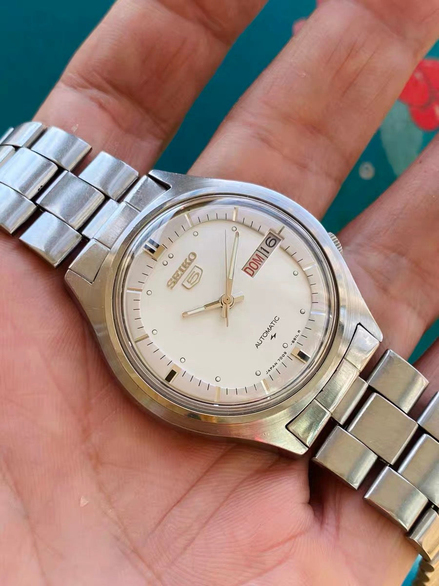 Seiko Number 5 Day Date Automatic Watch 7009 17 Jewels 37MM 437-0218
