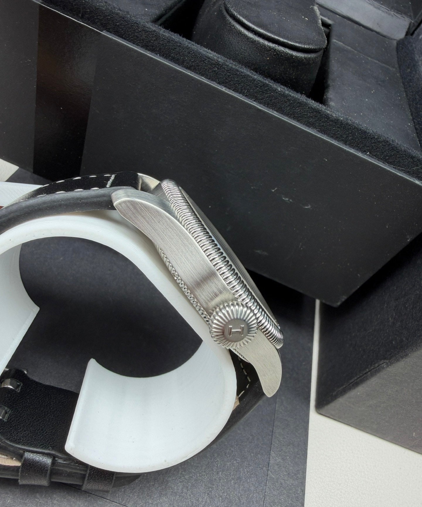 Swiss Men's Hamilton Khaki Automatic Watch Cal. 2824 Date 45mm Black Dial Excellent Condition 439-2000