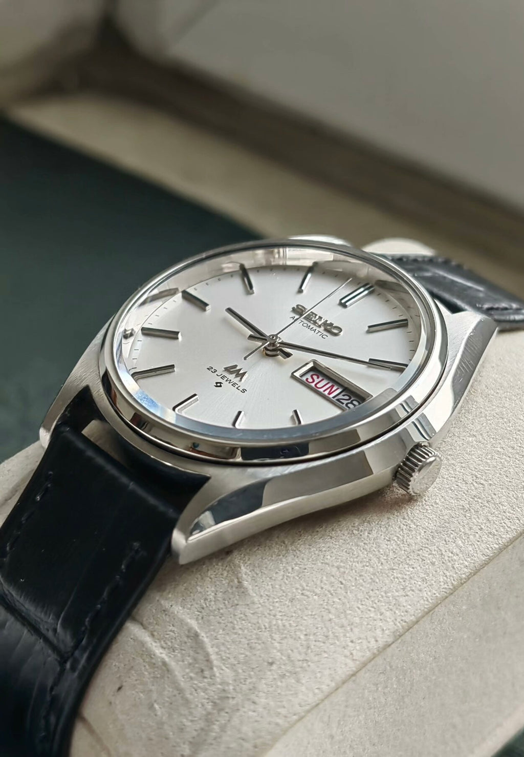 Seiko Lord Matic LM Day Date Automatic Watch 5606 23 Jewels 38MM 468-0700