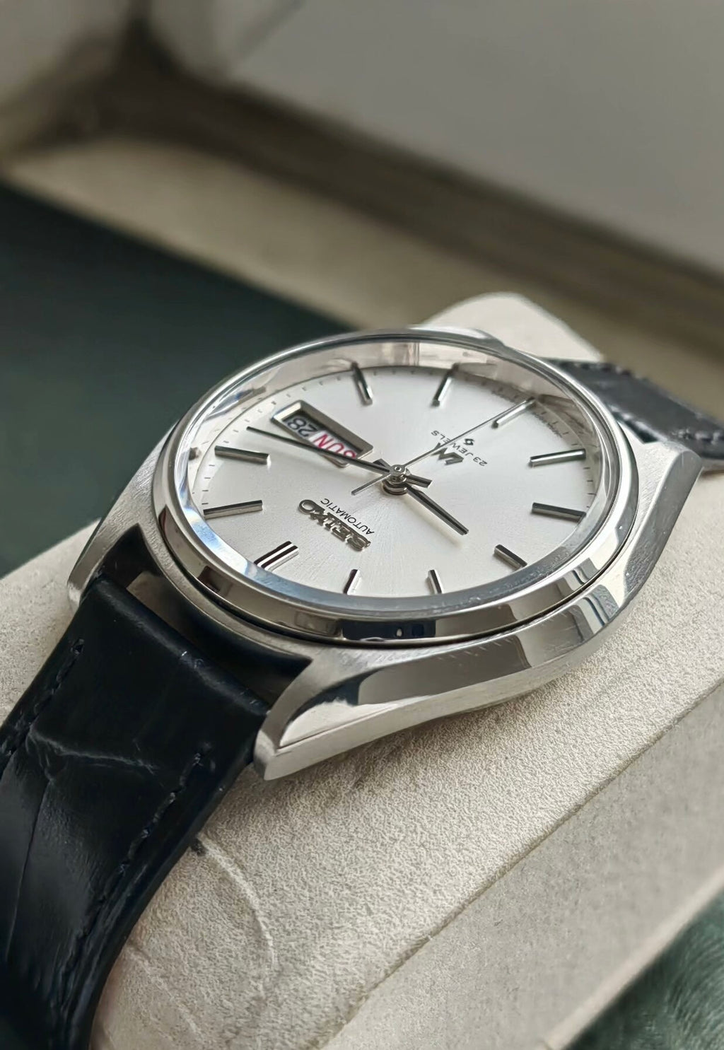 Seiko Lord Matic LM Day Date Automatic Watch 5606 23 Jewels 38MM 468-0700