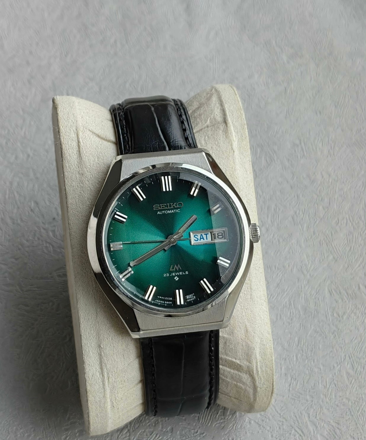 Seiko LM Vintage Automatic Watch 5606 Day Date Green Sunburst Dial 23 Jewels 36.5mm 547-0780