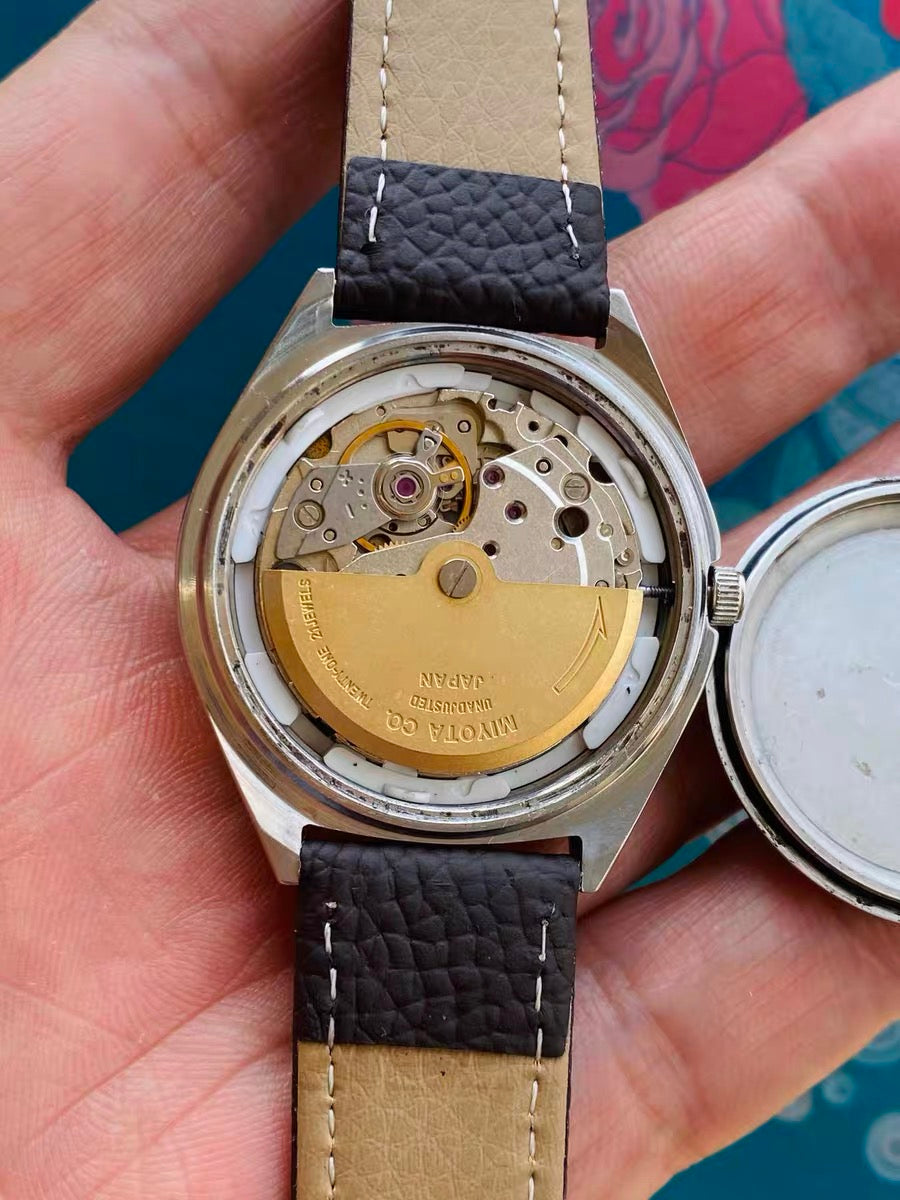 Citizen Crystal Seven Vintage Automatic Watch 8200 Day Date Black Dial 21 Jewels 36.4mm 1990s 551-0178